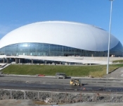 Состоялся первый хоккейный матч в истории олимпийского ледового дворца «Большой»